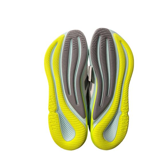 Athletic_Shoes